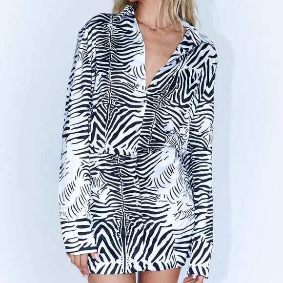 #8 NEW LIONESS MIRROR IMAGE MINI DRESS ZEBRA - Picture 2 of 7